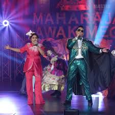 Langgan trvid astro gempak, bit.ly/ytgempak info rancangan astro gempak di bit.ly/astrogempak like 10 aylar önce. Maestro Media My Maharaja Lawak Mega 2018 Akhir