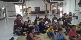 Manusia yang tidak memiliki moral disebut amoral artinya dia tidak bermoral dan tidak memiliki nilai positif di mata manusia lainnya. Kelurahan Ngupasan