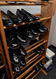 Großverkauf schuhregal platzsparend aus china schuhregal platzsparend großhändler über großverkauf, großverkauf und mehr bei alibaba.com. Schuhmobel Wikipedia