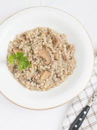 Per cucinare bene il grano saraceno inizia sciacquandolo bene, versalo in acqua bollente (abbondate) e leggermente salata e cuocilo molto al dente, toglilo almeno 7/8 minuti prima del tempo riportato sulla confezione. Zuppa Di Grano Saraceno Con Funghi Secchi The Black Fig Ricetta Ricette Grano Saraceno Pasti Italiani