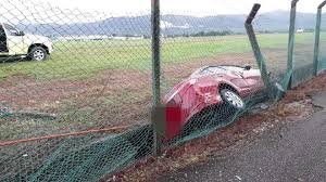 Bandingkan laluan dari antarabangsa hong kong ke oranjestad di bawah. Wanita Tertekan Pedal Rempuh Pagar Lapangan Terbang Antarabangsa Langkawi