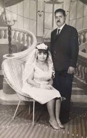 افراح الزمن الجميل وسط الزغاريد و دقات الدفوف كانت افراح الزمن الجميل فستان العروس الابيض و بدلة العريس السوداء و رب Egyptian Women Baby Strollers Women