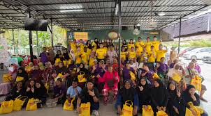 Pengurus pusat jagaan itu, affandi jamal, berkata ketika ini pusat jagaan terbabit dihuni 37 penghuni terdiri 21 wanita dan 16 lelaki, berbanding keupayaannya menampung sehingga 52 penghuni dalam satu sama. Raya Csr 2019 At Rumah Bakti Syaheera Pusat Jagaan Al Fikrah Mr Diy Always Low Prices