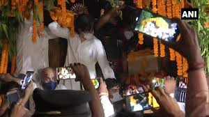 16% of customers use facebook, twitter and the other major social networks to interact with businesses. Ani On Twitter Bihar Rjd Leader Tejashwi Yadav Meets Ljp Chief Chirag Paswan At The Ljp Office In Patna Where The Mortal Remains Of Union Minister Ram Vilas Paswan Are Present Https T Co 9joubdyq0v