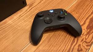 Die höhe der xbox series x ist vergleichbar mit zwei aufeinander gestapelten nintendo gamecubes. Xbox Series X Controller Anschliessen So Geht S Netzwelt