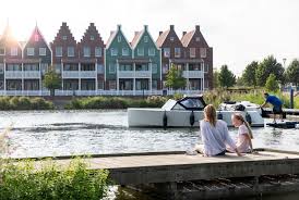 Een eigen strand, een subtropisch zwembad en goede chalets en bungalows. Roompot Marinapark Volendam In Volendam Die Besten Angebote
