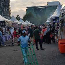 This week there has been a lot of talking about bazar ramadan and if it should be cancelled or be allowed to take place this year! Photos At Bazar Ramadan Putrajaya Presint 3