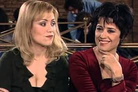 Ο ντίνος αυγουστίδης και η μαρία τζομπανάκη βρέθηκαν στο ηρώδειο για να παρακολουθήσουν την παράσταση που παίζει ο γιος τους, ορφέας αυγουστίδης. H Maria Tzompanakh Gymnosth8h Kai Me Stringk