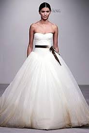 Pin By Chase Amie On Wedding Dress Inspiration Wedding Dress Inspiration Kate Hudson Dress Wedding Dresses Vera Wang