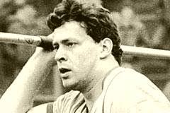 This shortened throwing distances by approximately 10 per cent by bringing its nose down earlier and more steeply. Uwe Hohn 1962 Geboren Am