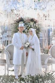 Adapun beberapa ciri buku nikah palsu. Intimate Akad Nikah Syar I Nimas Laksmi Kebaya Muslimah Islamic Bride Bridestory
