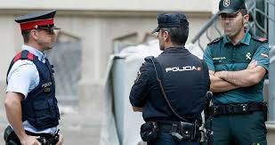 La policía nacional ha desarticulado junto con el cuerpo de carabinieri italiano la organización mafiosa batería moretti se dedicaba al control de la. La Policia Nacional Preparada Para Ayudar En Barcelona
