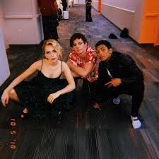 Chilling Adventures Of Sabrina E Uma Serie De Televisao Americana De Terror Sobrenatural Desenvolvida Por Ro Elenco De Sabrina Archie Comics Serie De Televisao