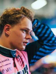 GRADUATED🎓💫 After 12 school years a massive chapter of my life comes to  an end and what a journey it has been. It was fun to top the missed class  charts every