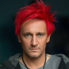 Michał wiśniewski jest wokalistą, autorem tekstów oraz liderem zespołu ich troje. Michal Wisniewski Youtube