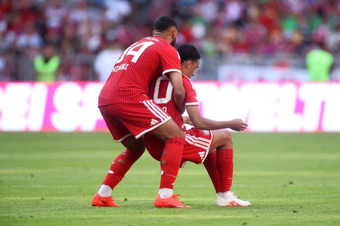 Jamal Musiala collapses during Bayern Munich match as teammate forced into action to catch him - The Mirror