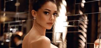 Asıl mesleği mankenlik ve modellik olan dilan çiçek deniz oyunculuk yapmaya da başlamıştır. Dilan Cicek Deniz Iste En Iyi Arkadasim Turkiye Aktuel