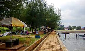 Feb 24, 2020 · bertempat di antara pantai pasir tengkorak dan pantai pasir hitam, pantai teluk yu ini hanyalah berkepanjangan 200 meter. 10 Gambar Pantai Marina Semarang Harga Tiket Masuk Letak Lokasi Alamat Peta Google Map Jejakpiknik Com