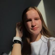 Ella Warner (Ella12Warner)