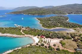Bu plaj yerli ve yabancı turistlerin ilgisini hem doğasıyla, hem denizinin güzelliğiyle, aynı zamanda plaj civarındaki otel ve. Marmaris Plajlari Ve Beachleri Tercih Yaparken Dikkate Almaniz Gereken Ozellikleri Ile 14 Yer
