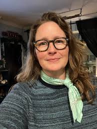 Not sure if yesterday counted as it was unboxing day so I'll count today as  day 1 of 7. The All-Season Marled Crew Neck is devine. It kept me feeling  cozy on