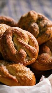 Easy Homemade Pretzels Recipe Recette Recettes De Cuisine Recette Bretzels