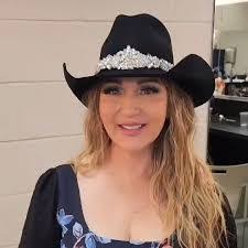 Alicia Via's Instagram, Twitter & Facebook