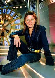 5 march 1963 in överkalix, norrbotten county, sweden) is a swedish pop singer and later in life a successful television host, notably with music show lotta på liseberg and the game show bingolotto. Lotta Kor Vidare Med Bingolotto