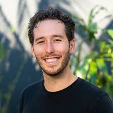 Gilbert Wisdom's Instagram, Twitter & Facebook