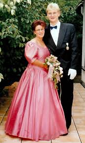 Umstandsbrautkleider, umstandsmode, xxl brautkleider, brautkleider für mollige, brautmoden mit spitze zwischen 1994 und 2004 nannte sich das unternehmen brautmoden schubert und war in. Koenigspaar 1994