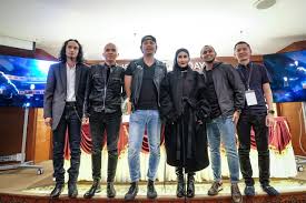 Ini bukan sahaja platform menguji kredibiliti ella sebagai seorang penghibur tetapi mahu melihat kesetiaan peminat ella juga. ujar penyanyi tersebut penuh keterujaan. Konsert Ella Unplugged In Kl Mantap Ini Adalah Bellarina Natasya