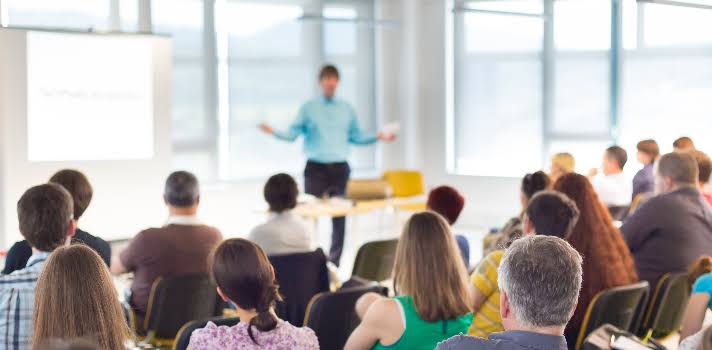 Resultado de imagen para PROFESOR PLANEANDO CLASES"