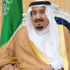 وأمه هي الجوهرة بنت عبدالعزيز بن مسعد الجلوي المنحدرة من فرع الجلوي لآل سعود. Ù…Ù† Ù‡Ùˆ Ø³Ù„Ù…Ø§Ù† Ø¨Ù† Ø¹Ø¨Ø¯ Ø§Ù„Ø¹Ø²ÙŠØ² Ø¢Ù„ Ø³Ø¹ÙˆØ¯ Ø§Ù„Ø¹Ù…Ø± Ø§Ù„Ø¨ÙˆØ§Ø¨Ø©