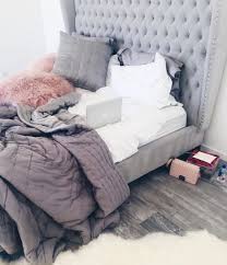 Gorgeous 30 Amazing College Apartment Bedroom Decor Ideas Https Livingmarch Com Apartment Bedroom Decor Apartment Decorating College Bedroom Room Inspiration