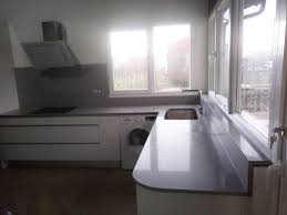 La encimera de cocina es una pieza clave en el espacio de tu cocina. Encimera De Cocina Compac Ceniza Encimeras Cocinas