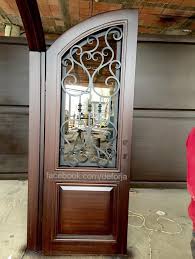 Lámpara con pie de forja y cuerpo de madera de encina con una talla geométrica, la tulipa corresponde a un antiguo escurridor, portugués, de verduras. De Forja Puertas De Acero En Imitacion Madera Color Facebook