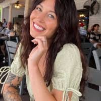 Ariana Barr's Instagram, Twitter & Facebook