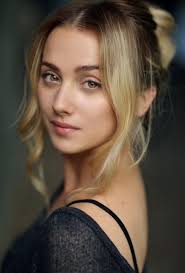 Aimee Barrett's Instagram, Twitter & Facebook