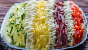 салат с копченой колбасой и свежим огурцом и сыром Eda Salaty Comidas Rapidas Saludables Recetas De Comida Mejores Recetas Saludables