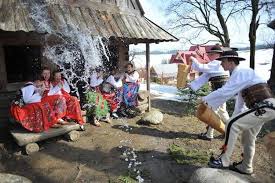 Lany poniedziałek w gospodzie pod jemiołami w łodziskach lany poniedziałek 2017. Lany Poniedzialek W Polsce Smigus Dyngus Polska Tradycja Chido Fajny
