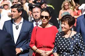 Последние твиты от jacinda ardern (@jacindaardern). File Jacinda Ardern And Patsy Reddy On Waitangi Day Jpg Wikipedia