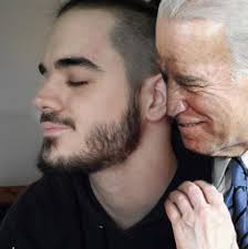 Another shot of that insane Spalted Maple topped Solo.