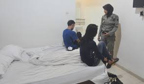 Bagi kalian yang saat ini ingin melihat video viral adik kakak di twitter 16 menit maka kalian jagan khawatir karena admin akan memberikan videonya agar kalian bisa melihatnya. Astaga Diamankan Satpol Pp Kakak Adik Kompak Berbuat Mesum Di Hotel