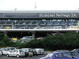 The journey takes approximately 35 minutes. Flughafen Budapest Reisefuhrer Auf Wikivoyage