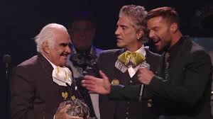 Gianmarco es el primer peruano en recibir nominaciones a los codiciados premios oye, competirá con artistas de renombre y confía en ganar y seguir en la terna a álbum en español, se enfrenta a la música no se toca (alejandro sanz), el objeto antes llamado disco (café tacuba), a solas con. Alejandro Fernandez Y Su Hijo Alex Fernandez Realizaran Gira Juntos