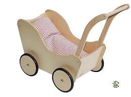 Puppenwagen Holz Lauflernwagen Mit Bremse Von Larix Toys Mit Bettwaesche Puppenwagen Lauflernwagen Laufen Lernen