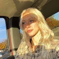 Jessie Endicott's Instagram, Twitter & Facebook