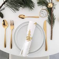 Weihnachtliche Tisch Deko Mit Diy Servietten Und Diy Serviettenringen In Gold Sophiagaleria Servietten Tischdekoration Deko