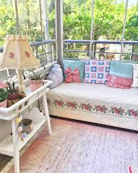 Goruntunun Olasi Icerigi 2 Kisi Masa Ve Ic Mekan Small Balcony Decor Home Decor Balcony Decor