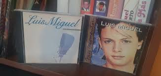 Y para cerrar les muestro dos recopilaciones de Emi Luis Miguel mis  momentos y mis primeros éxitos incluyen las canciones de siempre palabra de  honor tú no tienes corazón Marcela recuerdos Encadenados